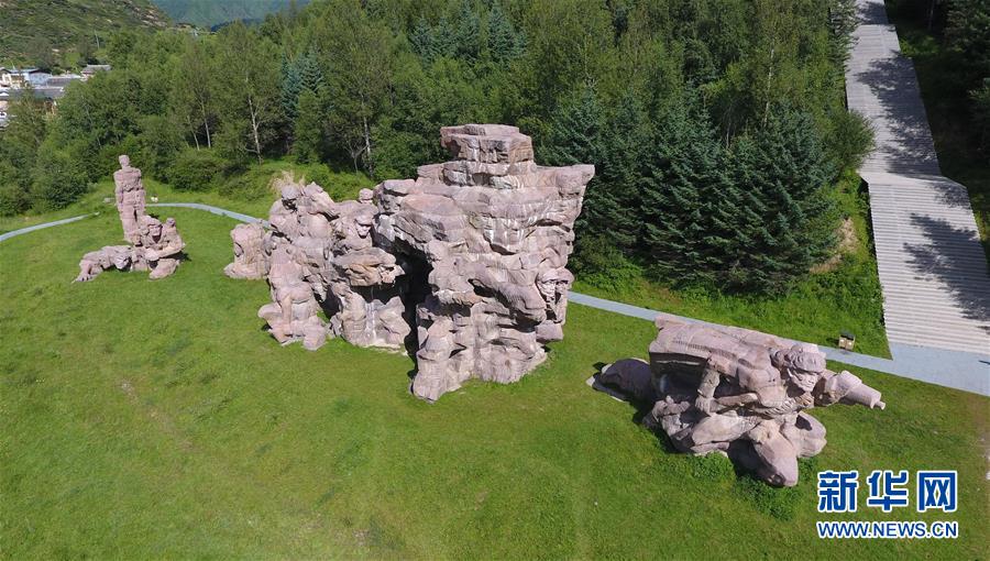 (壮丽70年·奋斗新时代——记者再走长征路·图文互动)(2)记者手记:纪念碑下的随想