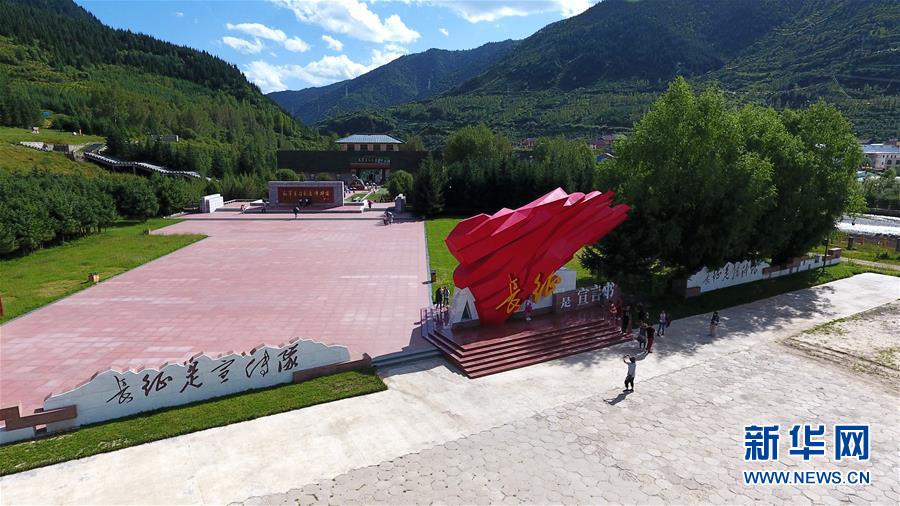 (壮丽70年·奋斗新时代——记者再走长征路·图文互动)(4)记者手记:纪念碑下的随想