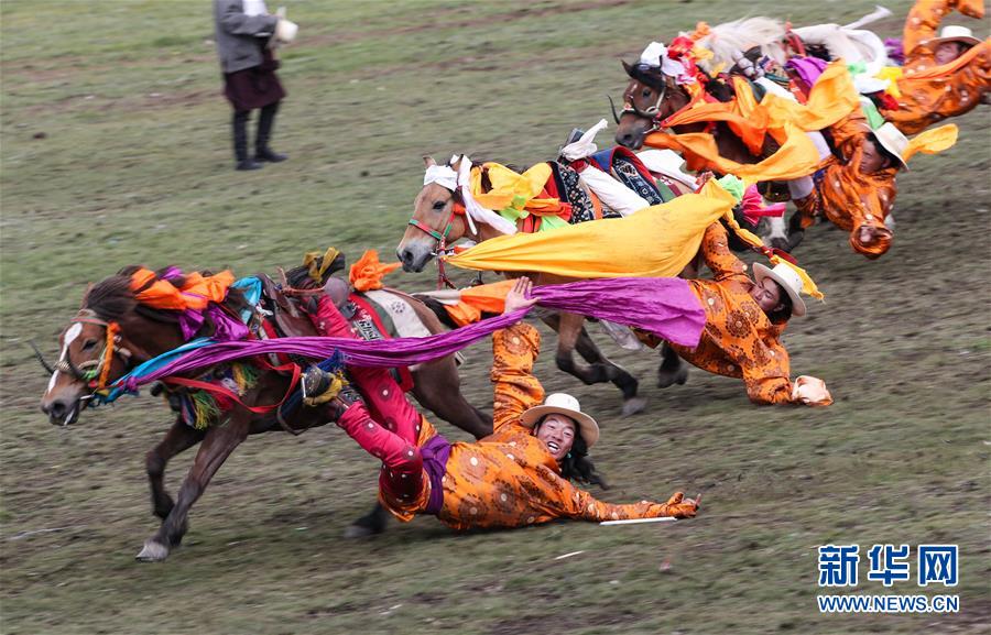 （镜观中国&middot;新华社国内新闻照片一周精选）（3）五彩凌空