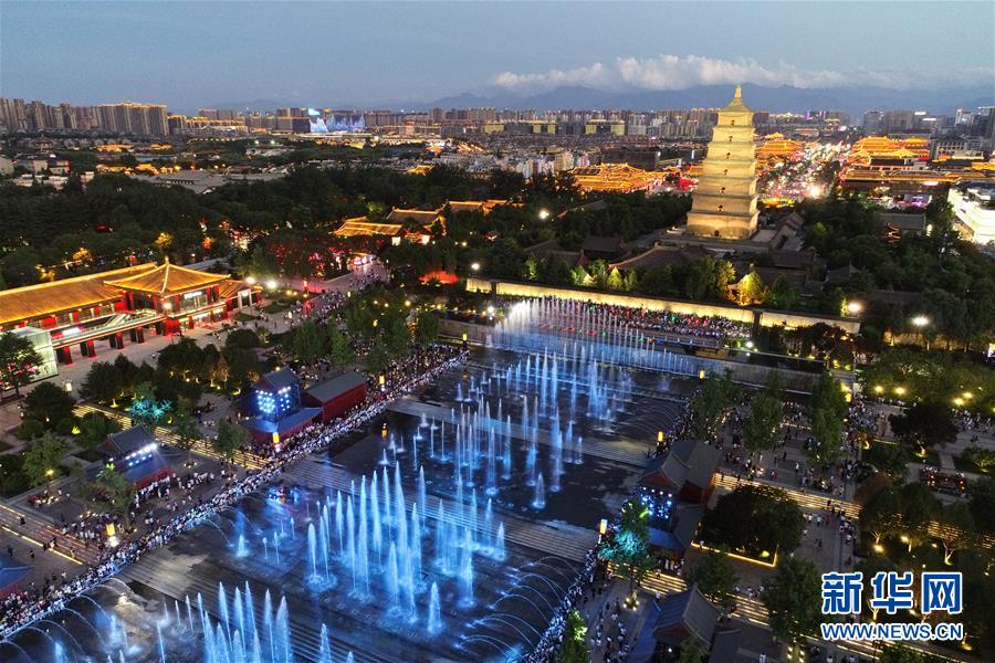 （镜观中国&middot;新华社国内新闻照片一周精选）（6）鎏金大雁塔