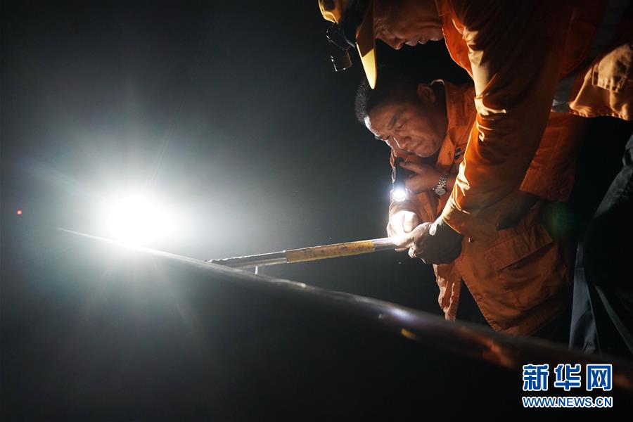 （镜观中国&middot;新华社国内新闻照片一周精选）（10）&ldquo;轨道精调&rdquo;