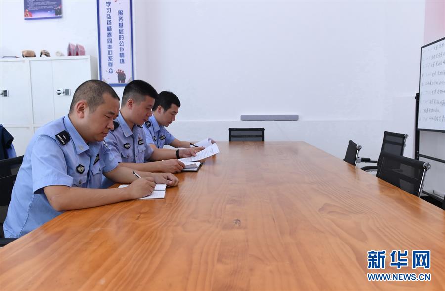 （新华全媒头条·图文互动）（8）山不争高自成峰——追记“全国公安系统一级英雄模范”杨春