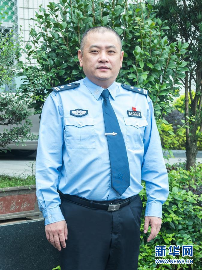 （新华全媒头条·图文互动）（10）山不争高自成峰——追记“全国公安系统一级英雄模范”杨春