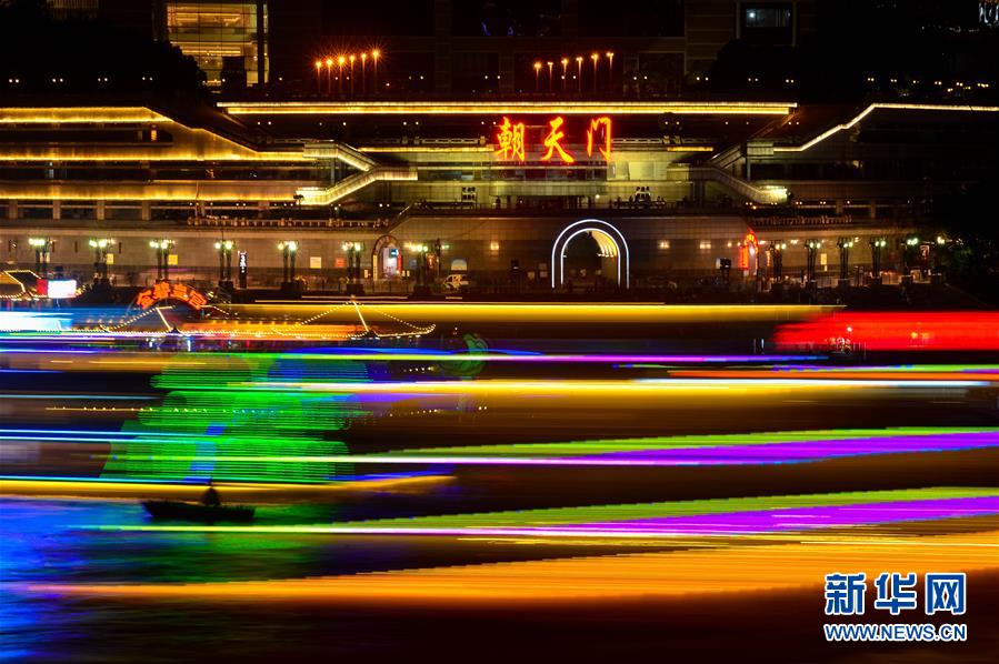 （镜观中国&middot;新华社国内新闻照片一周精选）（19）车水马龙朝天门