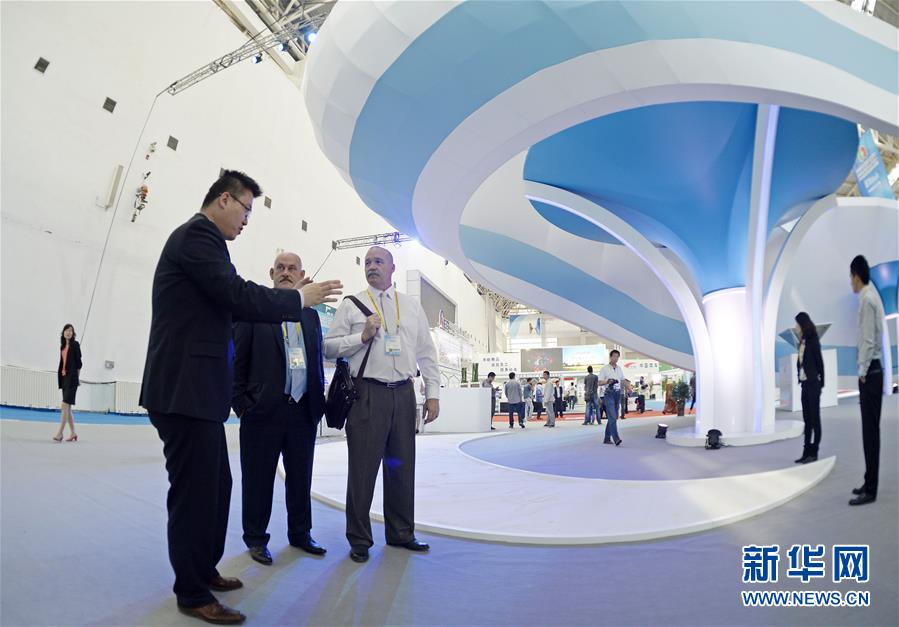 (新华全媒头条·图文互动)(13)舟舶继路辟新天 商使交属焕新颜——写在第四届中阿博览会开幕之际