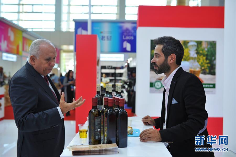 (新华全媒头条·图文互动)(14)舟舶继路辟新天 商使交属焕新颜——写在第四届中阿博览会开幕之际