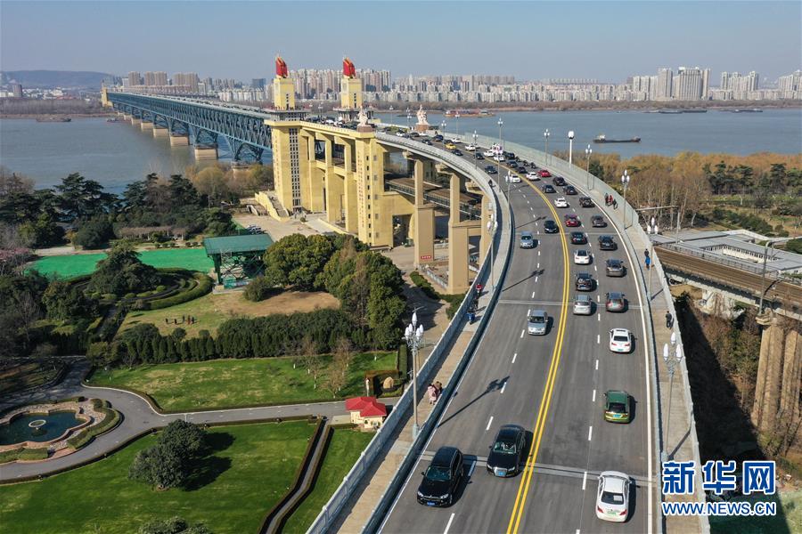 （“中國面貌”係列述評·圖文互動）（1）奇跡中國——70年中國面貌變遷述評之一