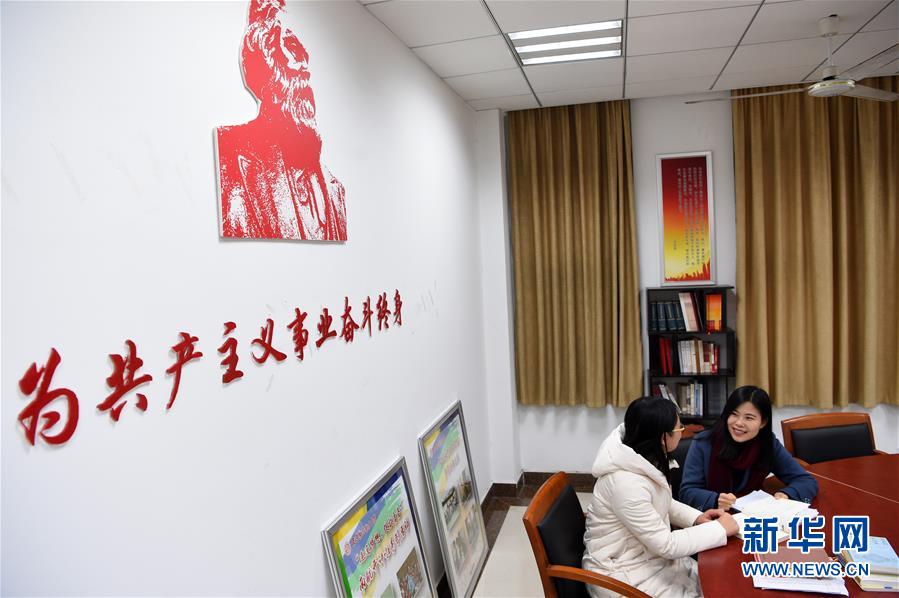 （新华全媒头条&middot;图文互动）（3）凝心铸师魂　立德育新人&mdash;&mdash;以习近平同志为核心的党中央关心教师队伍建设纪实