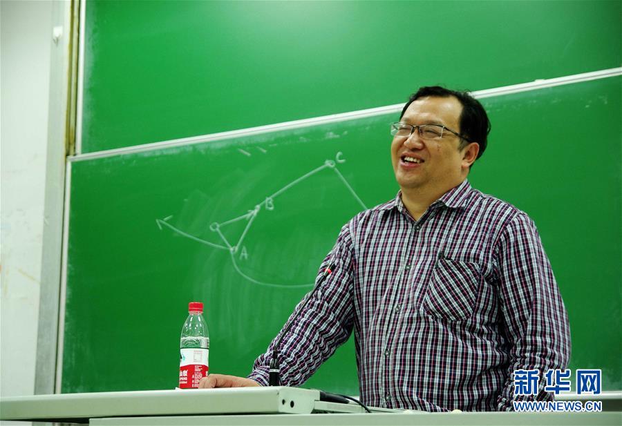 （新华全媒头条&middot;图文互动）（6）凝心铸师魂　立德育新人&mdash;&mdash;以习近平同志为核心的党中央关心教师队伍建设纪实