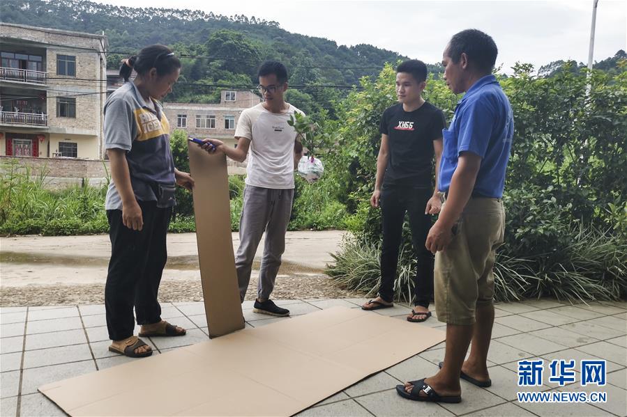 （图片故事）（8）返乡创业记&mdash;&mdash;回村种草的&ldquo;90后&rdquo;大学生