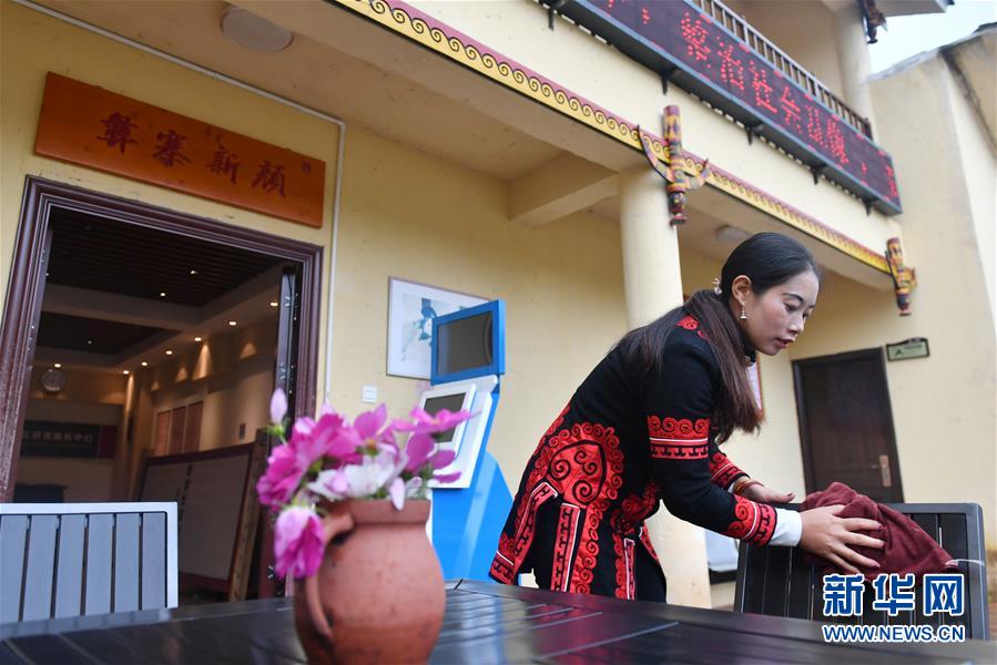 (决战决胜脱贫攻坚·图文互动)(6)“共产党人一直在坚守初心”——一位彝族毕摩后人的感慨