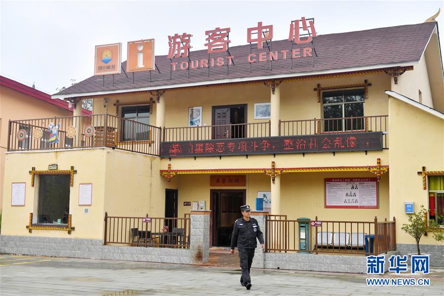 (决战决胜脱贫攻坚·图文互动)(2)“共产党人一直在坚守初心”——一位彝族毕摩后人的感慨