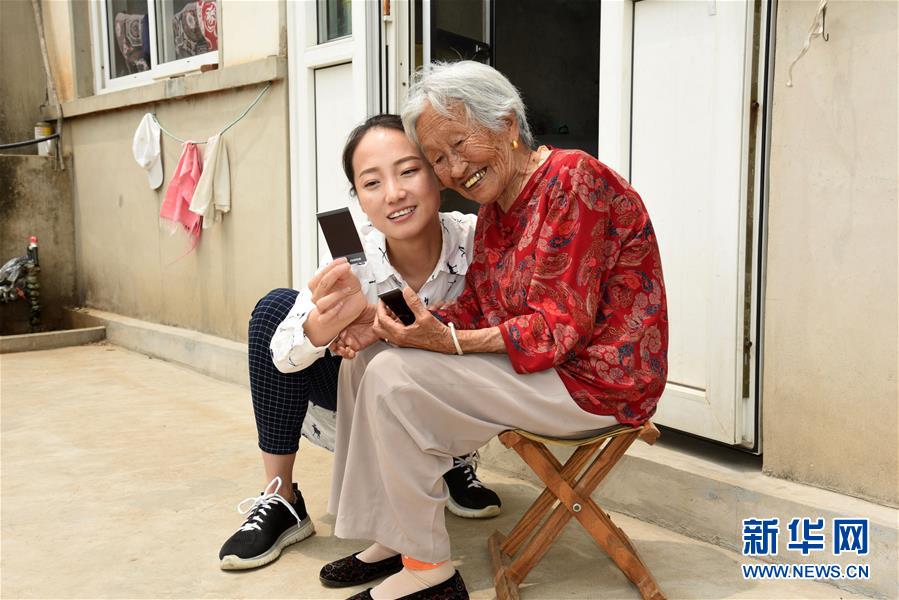 （镜观中国&middot;新华社国内新闻照片一周精选）（2）&ldquo;红色乳娘&rdquo;