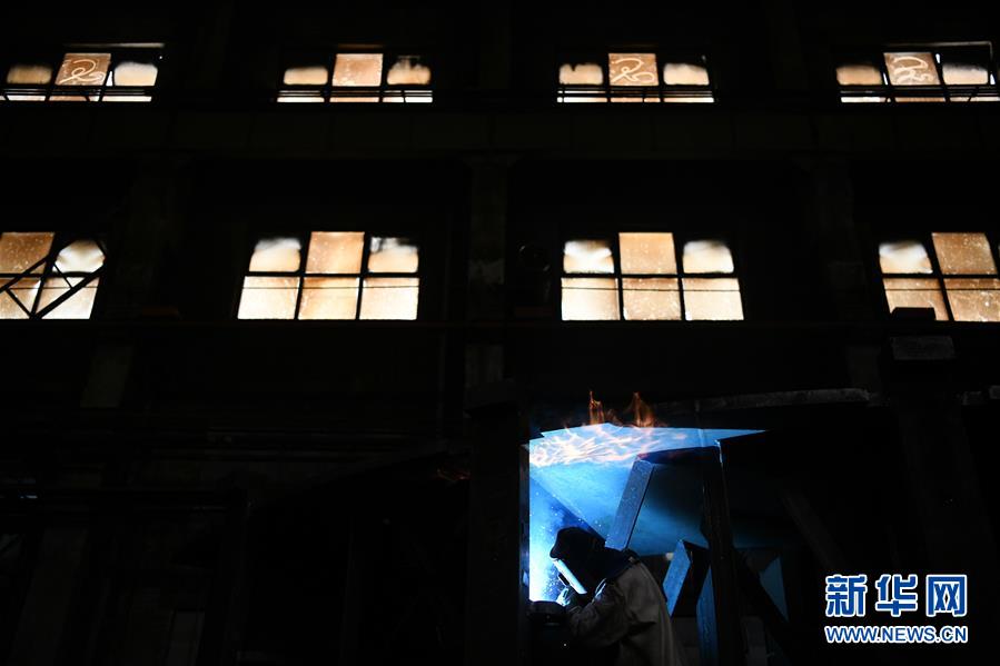（镜观中国&middot;新华社国内新闻照片一周精选）（3）&ldquo;光与火&rdquo;