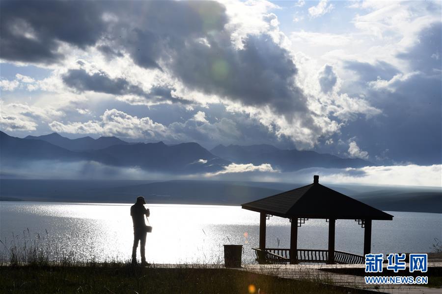 （镜观中国&middot;新华社国内新闻照片一周精选）（4）湖光秋色