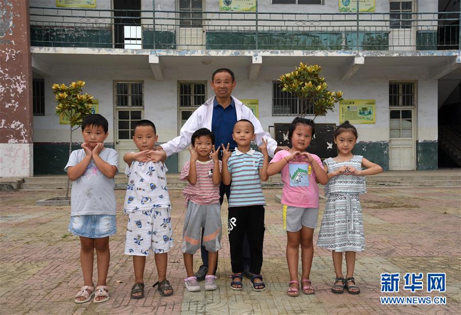 （爱国情 奋斗者&middot;图文互动）（3）扎根乡村35载 患癌仍守三尺讲台&mdash;&mdash;记山东省泰安市宁阳县乡村教师陈建民