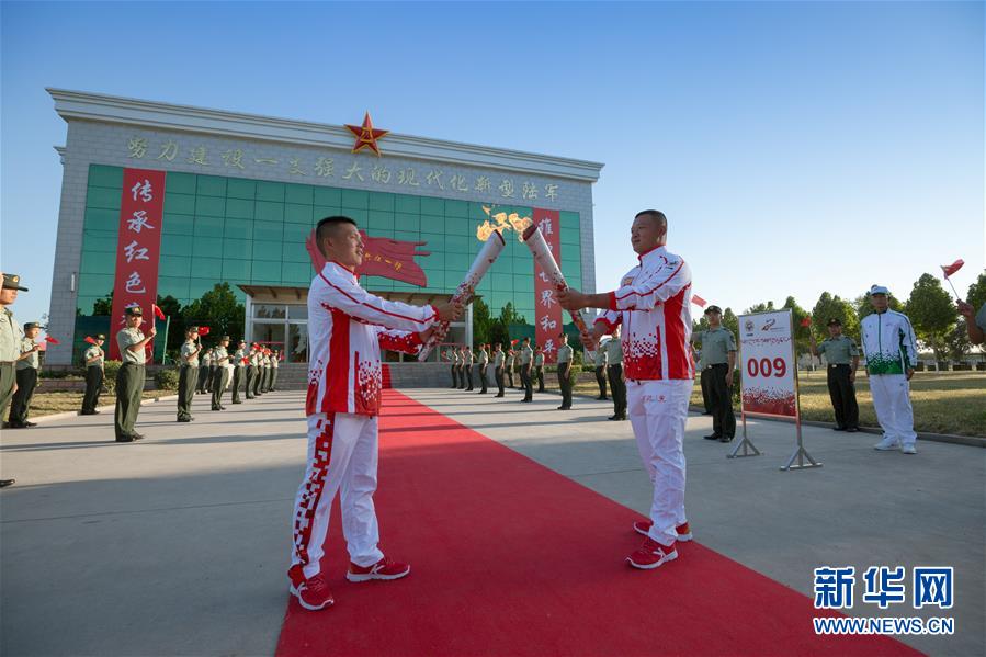 （體育）（3）第七屆世界軍人運動會火炬傳遞活動第二站在“開國大典紅一師”舉行