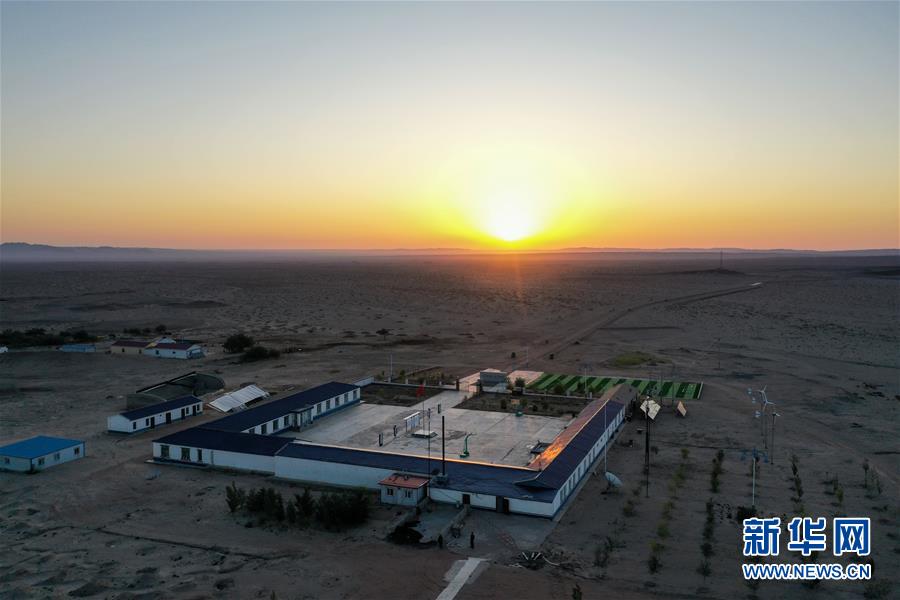 (爱国情 奋斗者·图文互动)(1)印刻在戈壁上的名字