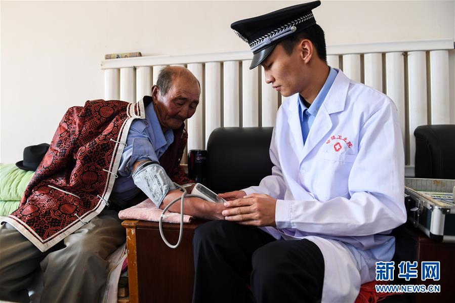 (爱国情 奋斗者·图文互动)(4)印刻在戈壁上的名字