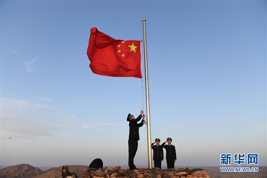 (爱国情 奋斗者·图文互动)(13)印刻在戈壁上的名字