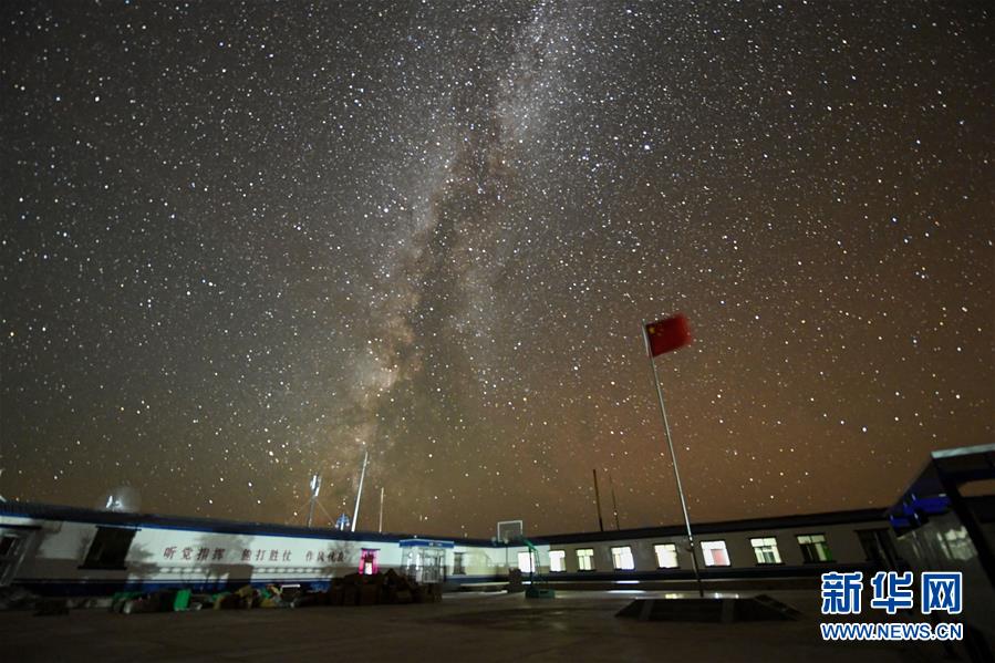 (爱国情 奋斗者·图文互动)(12)印刻在戈壁上的名字