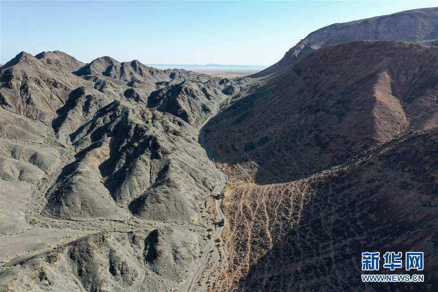 (爱国情 奋斗者·图文互动)(10)印刻在戈壁上的名字