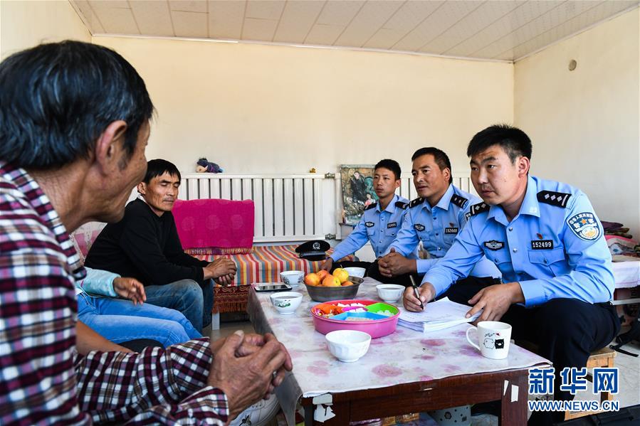 (爱国情 奋斗者·图文互动)(7)印刻在戈壁上的名字