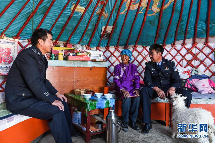 (爱国情 奋斗者·图文互动)(8)印刻在戈壁上的名字