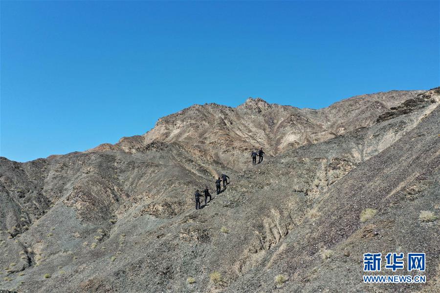 (爱国情 奋斗者·图文互动)(9)印刻在戈壁上的名字