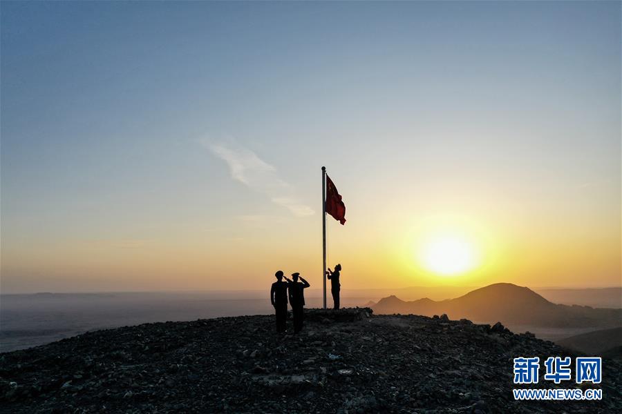 (爱国情 奋斗者·图文互动)(14)印刻在戈壁上的名字
