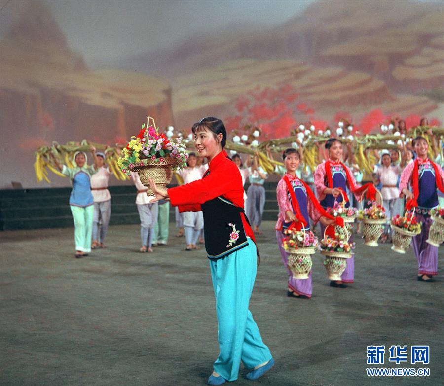 （壮丽70年&middot;奋斗新时代&mdash;&mdash;共和国荣光&middot;图文互动）（2）郭兰英：永远为人民歌唱