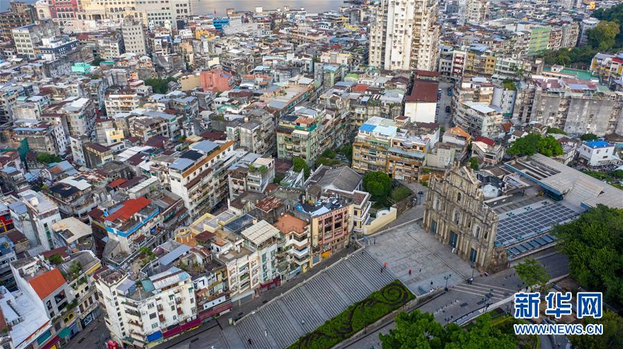 （社会）（4）港珠澳大桥开通一周年：一桥连三地 一日游三城