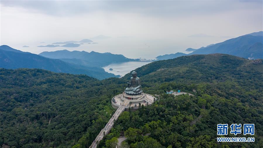 （社会）（11）港珠澳大桥开通一周年：一桥连三地 一日游三城
