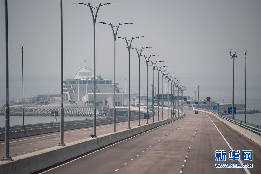 （社会）（14）港珠澳大桥开通一周年：一桥连三地 一日游三城