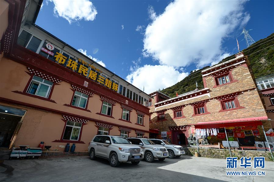 (图文互动)(1)记者手记:雪山下的最美风景