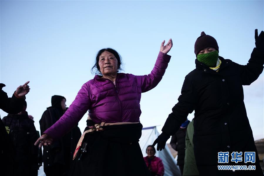 （图文互动）（2）回望天路：只留脚印一串串