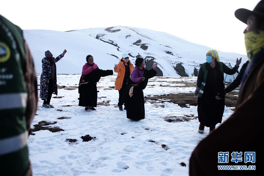 （图文互动）（3）回望天路：只留脚印一串串