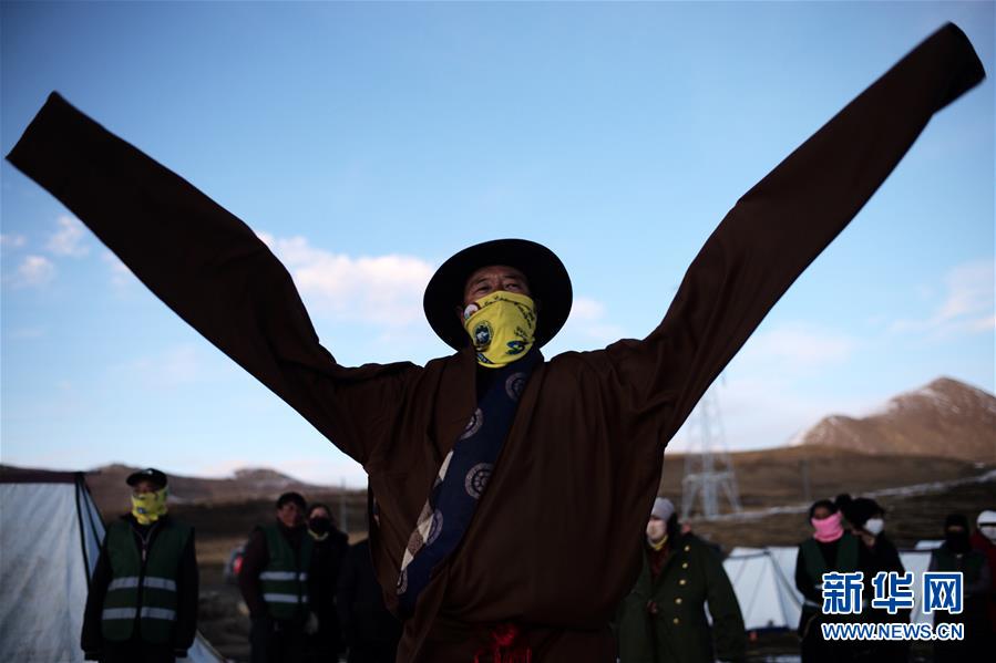 （图文互动）（4）回望天路：只留脚印一串串