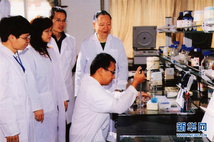 (新华全媒头条·时代先锋·图文互动)(5)卢永根院士:赤诚抒写“我和我的祖国”