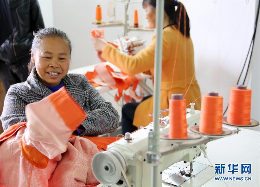 (四中全会精神在基层·图文互动)(1)特写:麻将桌“失业”记