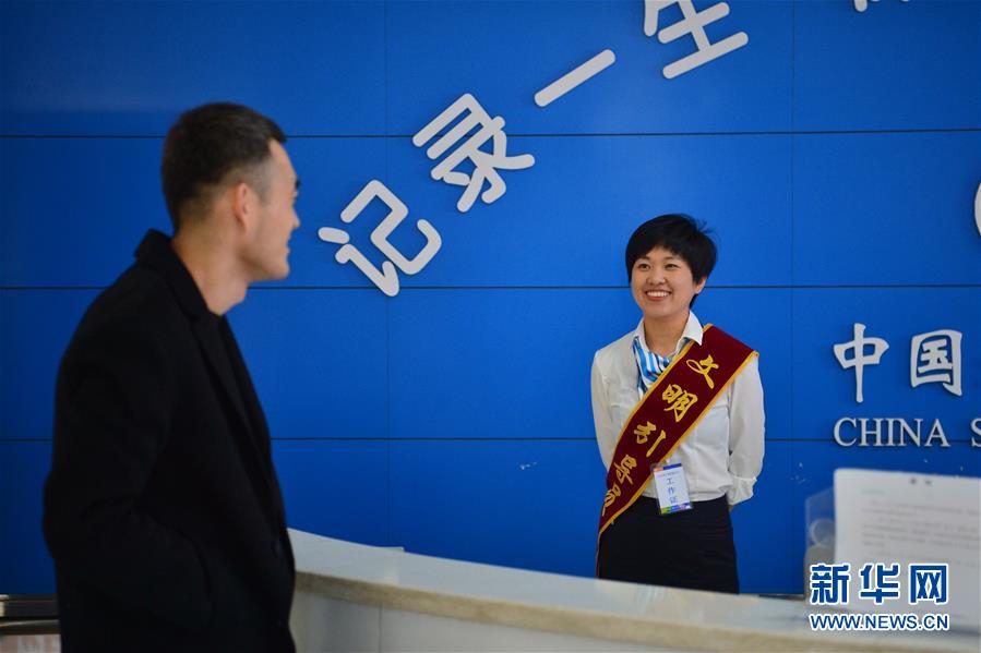 （四中全会精神在基层&middot;图文互动）（5）从&ldquo;一本书&rdquo;到&ldquo;一身轻&rdquo;&mdash;&mdash;&ldquo;四办四清单&rdquo;创新治理体系为企业减负