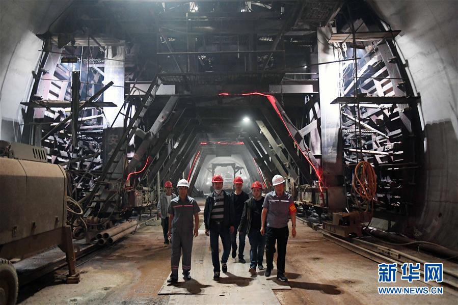 （经济）（4）玉磨铁路三家村隧道顺利贯通