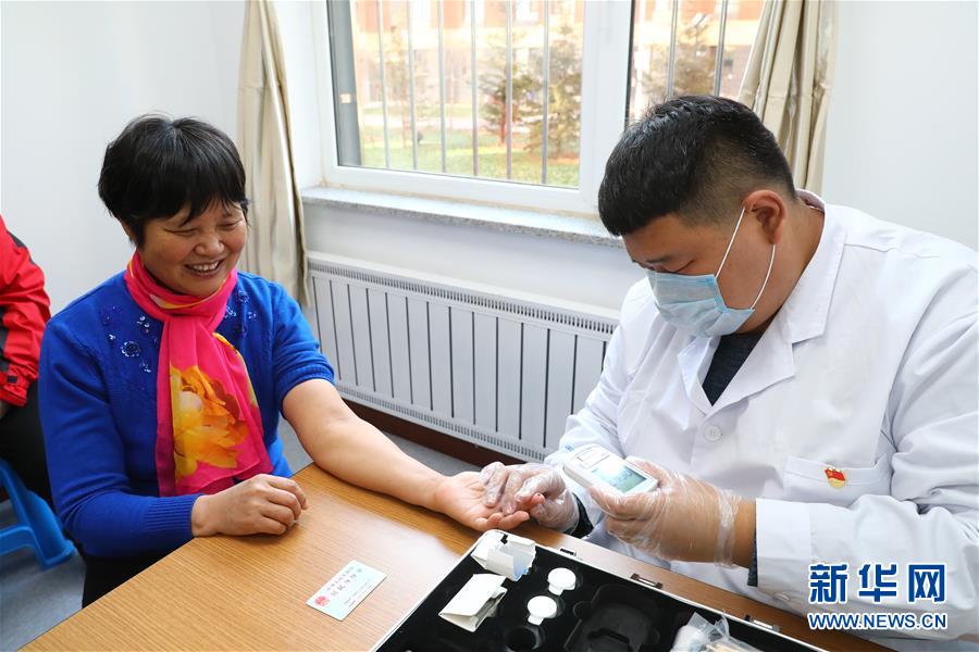 （四中全会精神在基层&middot;图文互动）（5）棚改区的民生新事：给回迁居民补上康养服务短板