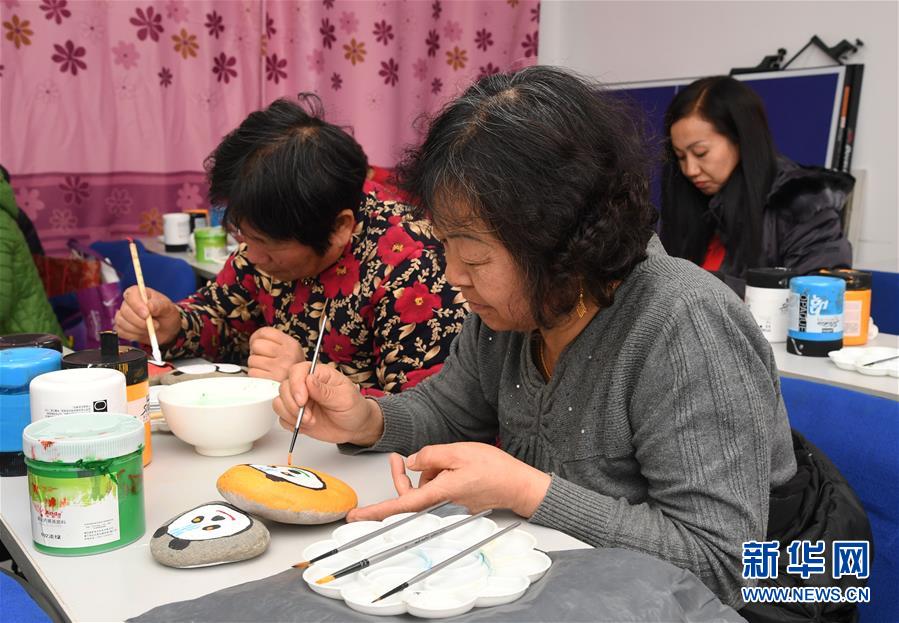 (乡村振兴·图文互动)(5)“画石为宝 点石成金”——水峪村的文创致富经