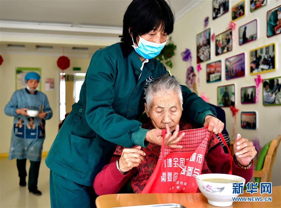 (新华全媒头条·图文互动)(1)“一碗饭”暖了老人心——西宁“爱老幸福食堂”观察