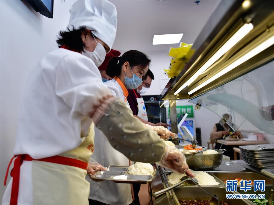 (新华全媒头条·图文互动)(5)“一碗饭”暖了老人心——西宁“爱老幸福食堂”观察