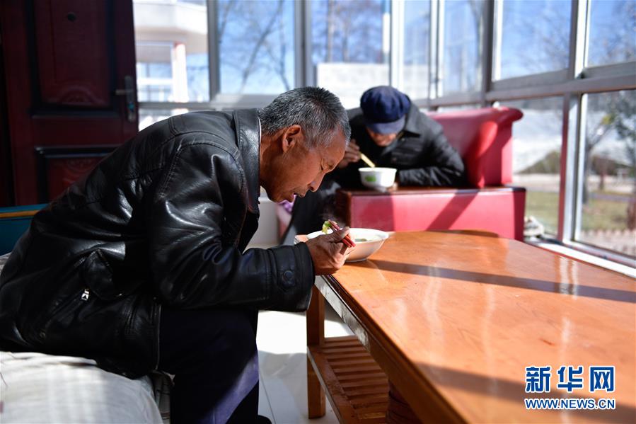 (新华全媒头条·图文互动)(9)“一碗饭”暖了老人心——西宁“爱老幸福食堂”观察