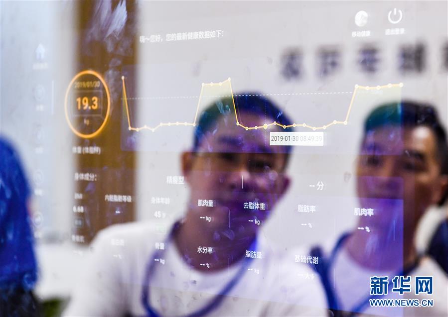 (新华全媒头条·2019中国经济特稿·图文互动)(12)2019:沧海横流 浩荡前行——以习近平同志为核心的党中央引领中国经济高质量发展述评