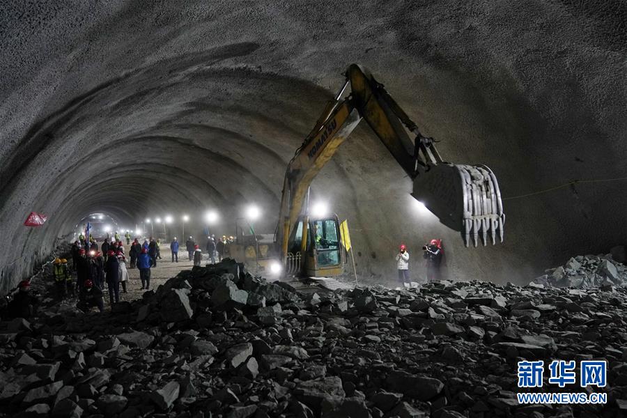 （经济）（3）京沈高铁全线隧道贯通