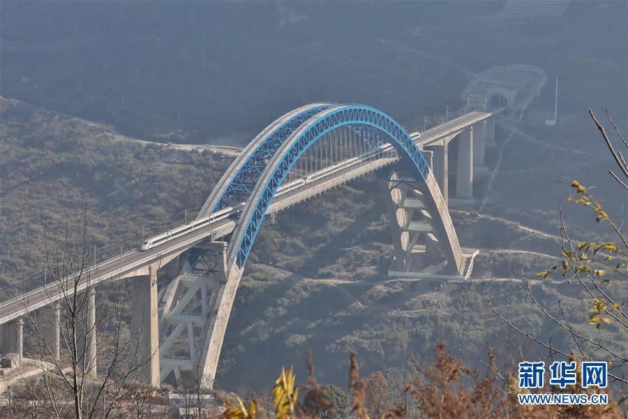 (新华全媒头条·图文互动)(1)乌蒙欢歌高铁来——写在成贵高铁通车之际